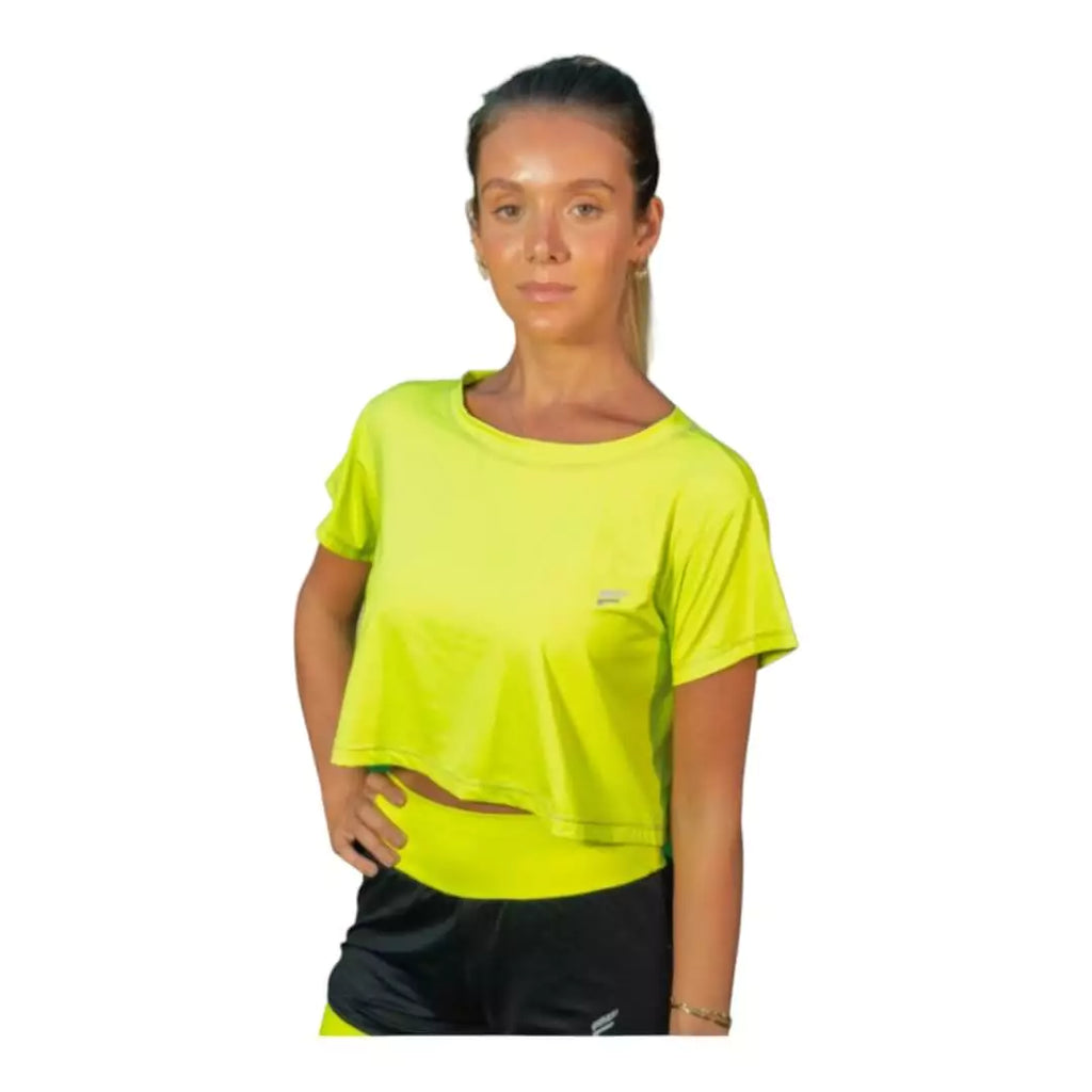 SPORT:BEACH TENNIS. Shop Flow Beach tennis at iamBeachTennis miami shop. Female model, wearing green  Flow VENICE Cropped T-Shirt.