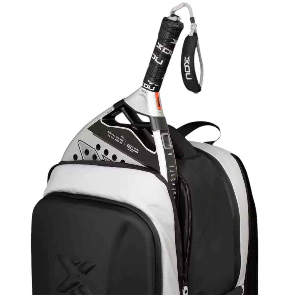 A Nox LUXURY MASTER Backpack, open racket compartment,
purchase from "iamracketsports.com", Miami shop.