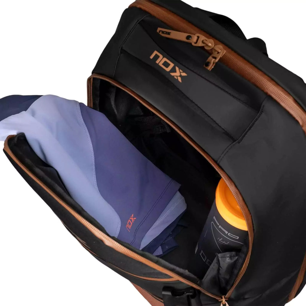 Open main compartment of a Nox LUXURY OPEN SERIES Backpack,
purchase from "iamracketsports.com", Miami shop.
