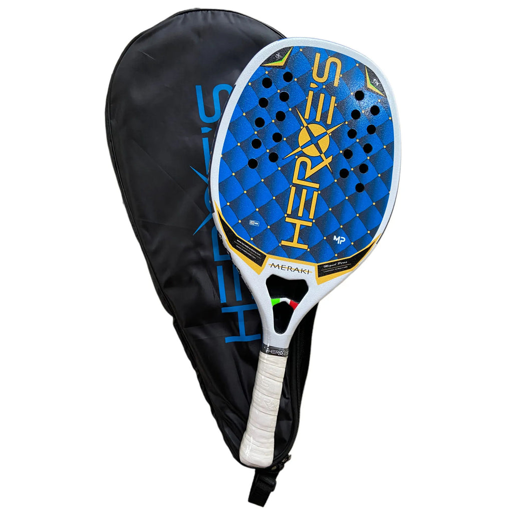 imbeachtennis BT Shop - Heroes Beach Tennis Brand year 2022 BT paddle. The Racket model is a Heroes Meraki 2022 Advanced/Professional Beach Tennis racket - vertical orientation view of the racket/ raquete and the racket cover bag.